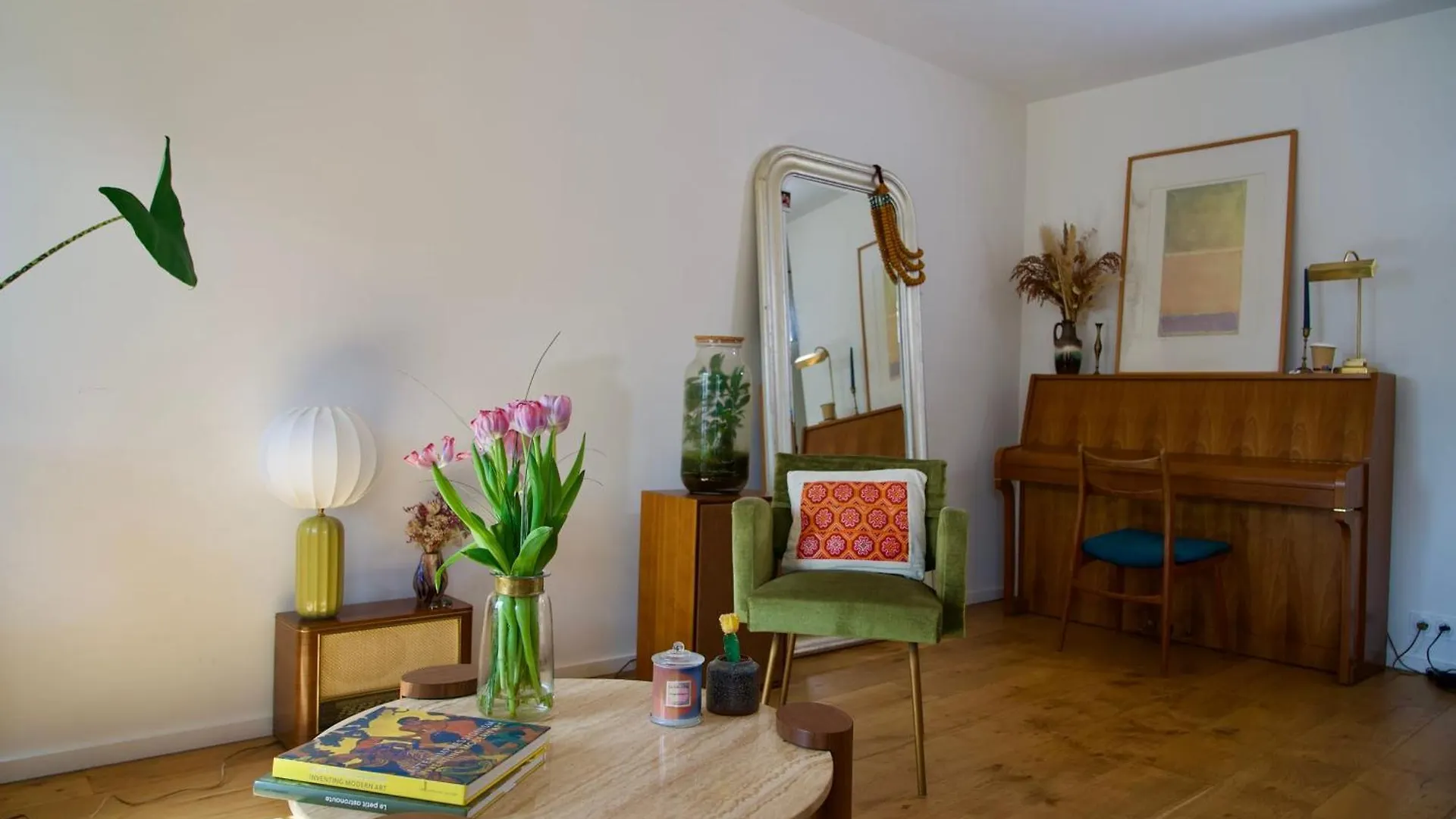 Beautiful Apartment With View On The Faubourg Paris